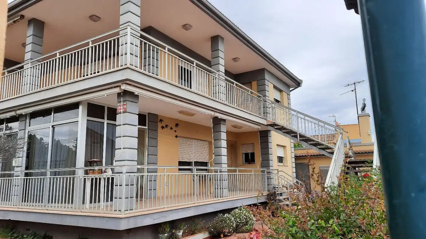 Vista exterior de Casa o xalet en venda en Vinaròs amb Calefacció, Jardí privat i Terrassa