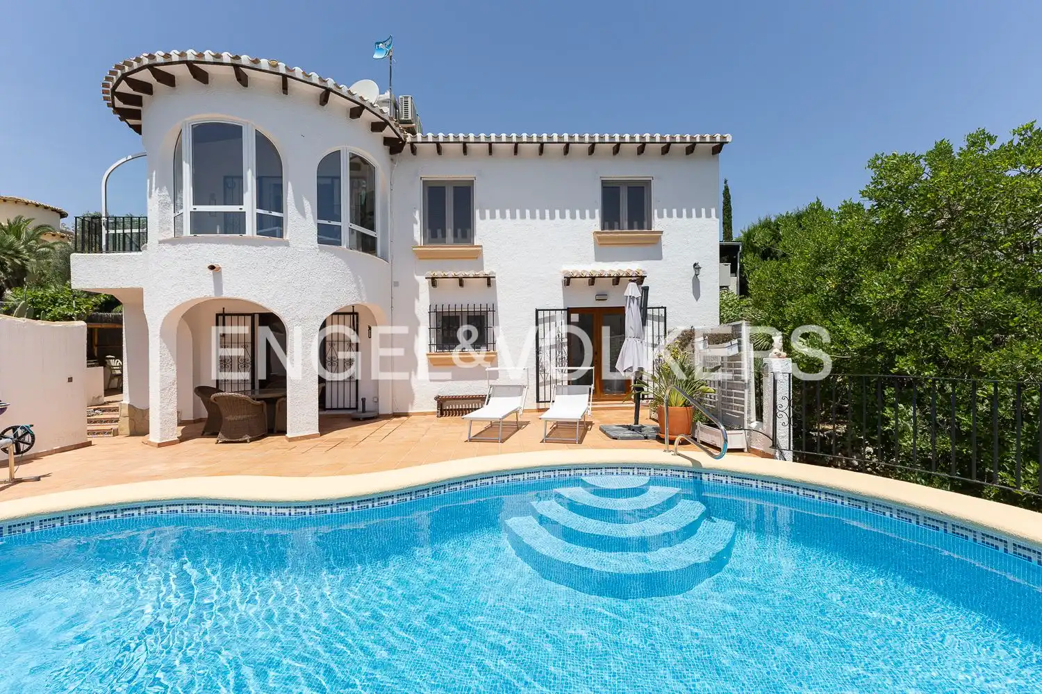 Vista exterior de Casa o chalet en venta en Dénia con Calefacción, Jardín privado y Piscina