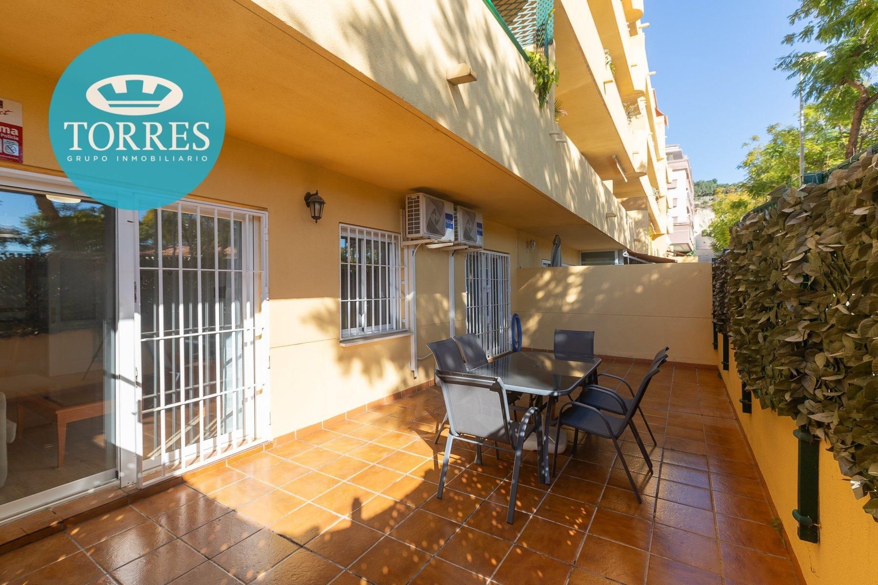 Vista exterior de Pis en venda en Fuengirola amb Aire condicionat, Jardí privat i Terrassa