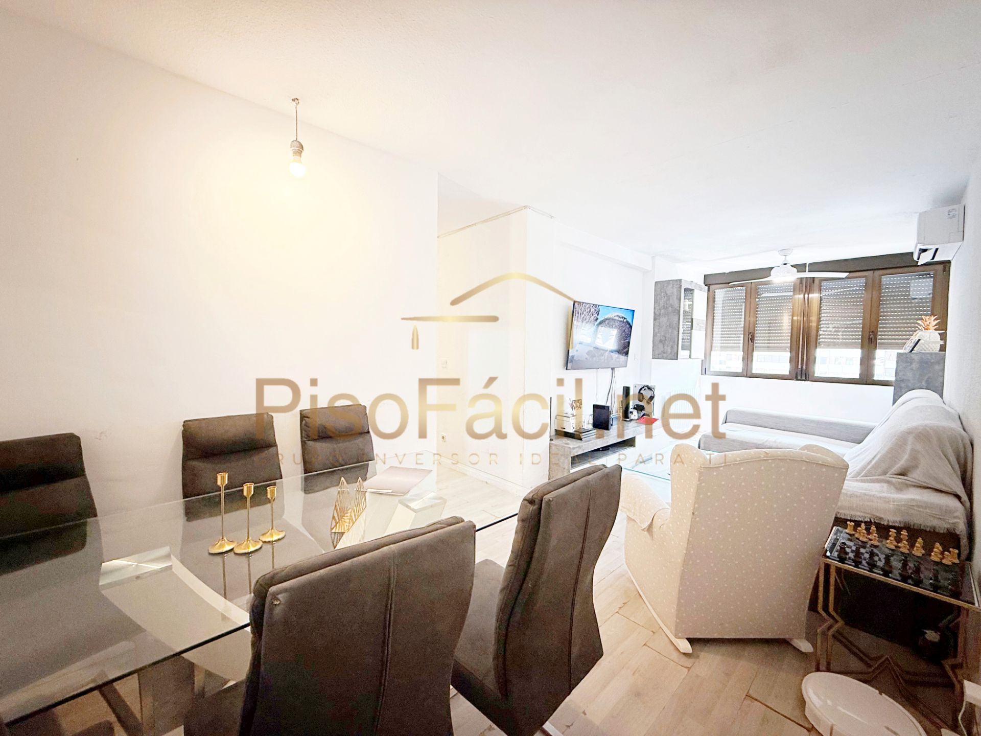 Living room of Flat for sale in Fuenlabrada  with Air Conditioner, Heating and Parquet flooring