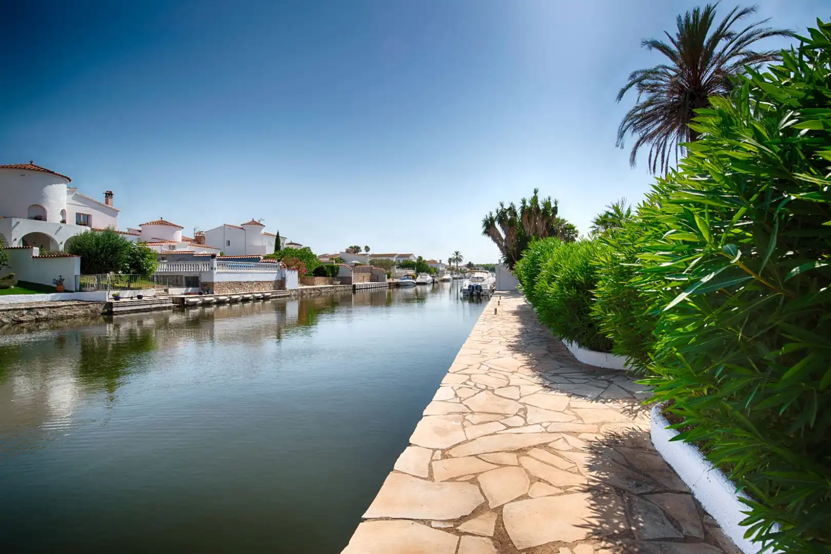 Vista exterior de Casa o xalet en venda en Empuriabrava