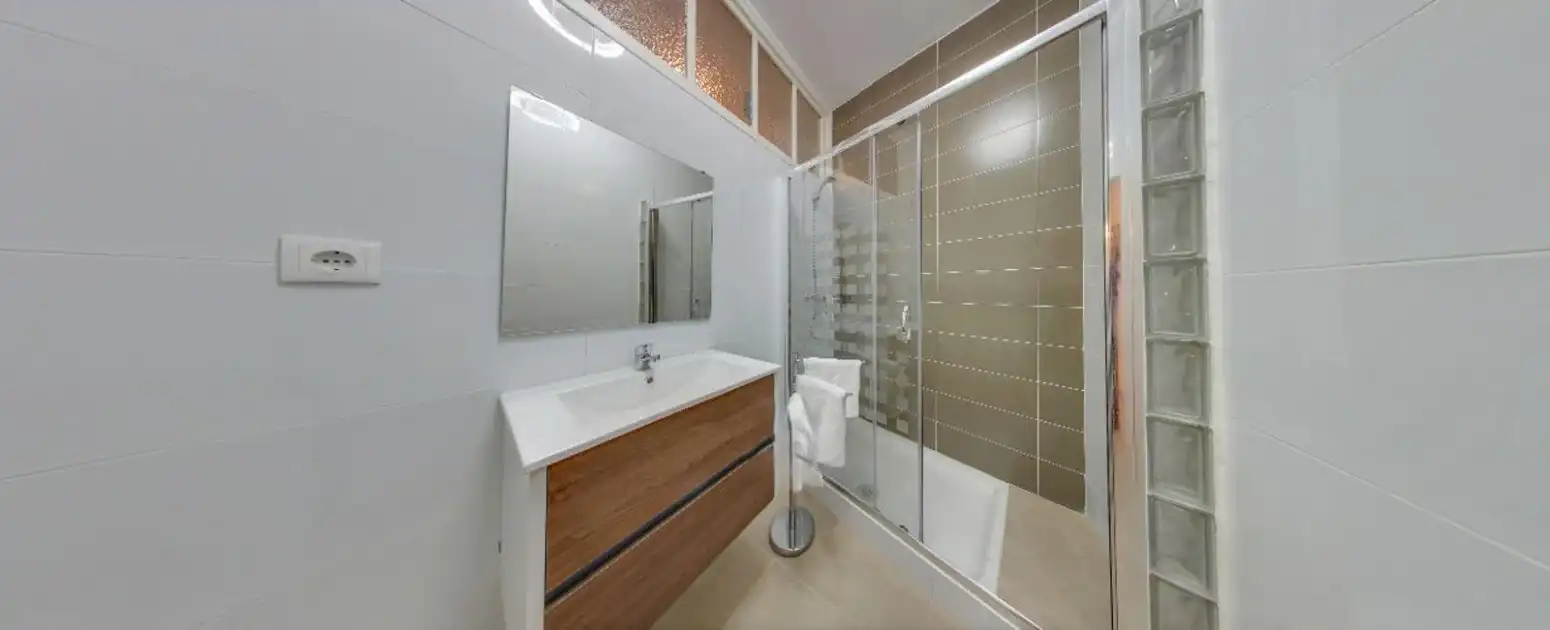 Bathroom of Flat for rent in Salamanca  with Heating and Furnished