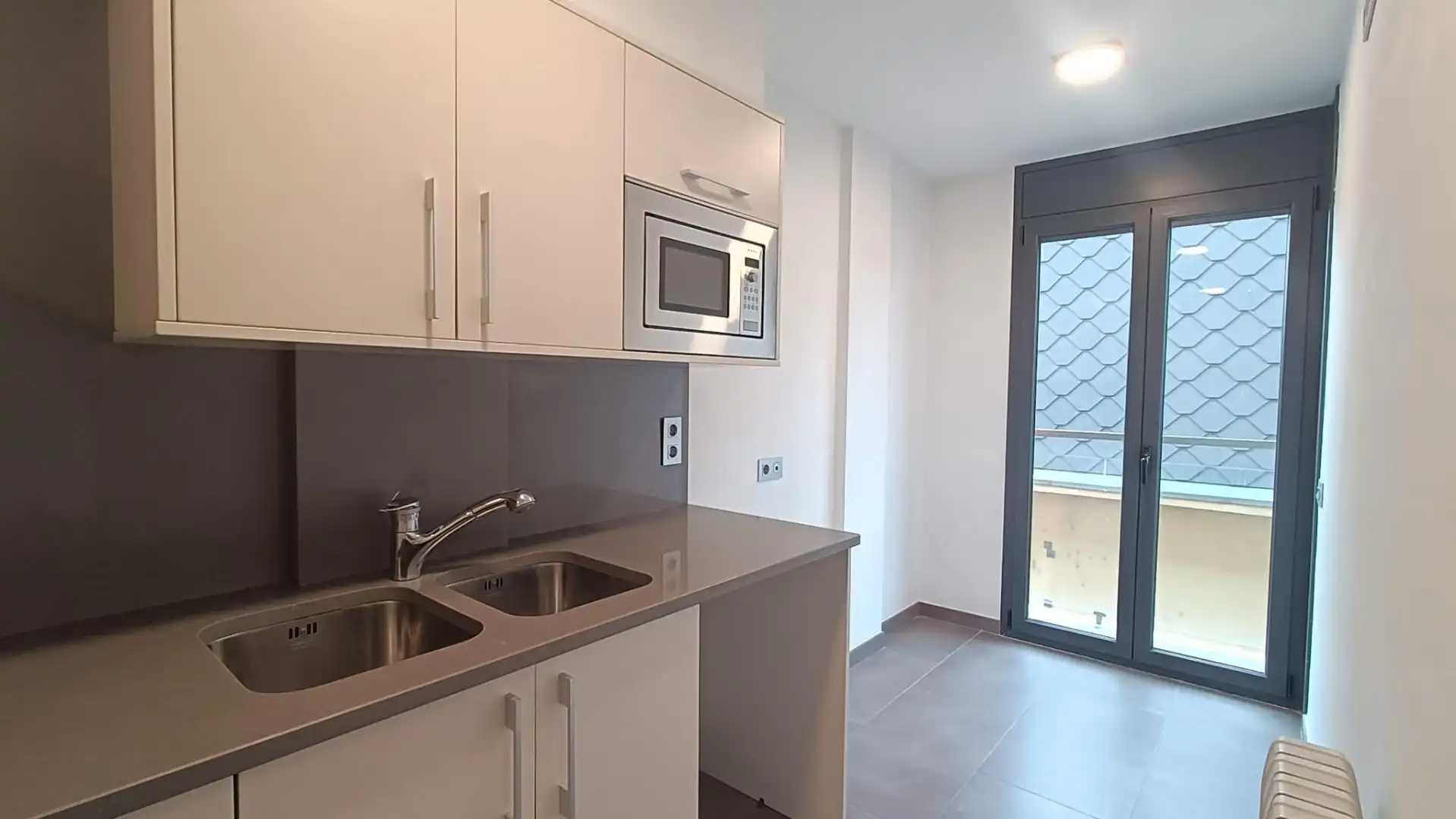 Küche von Wohnung zum Verkauf in Vic mit Heizung, Parkett und Balkon