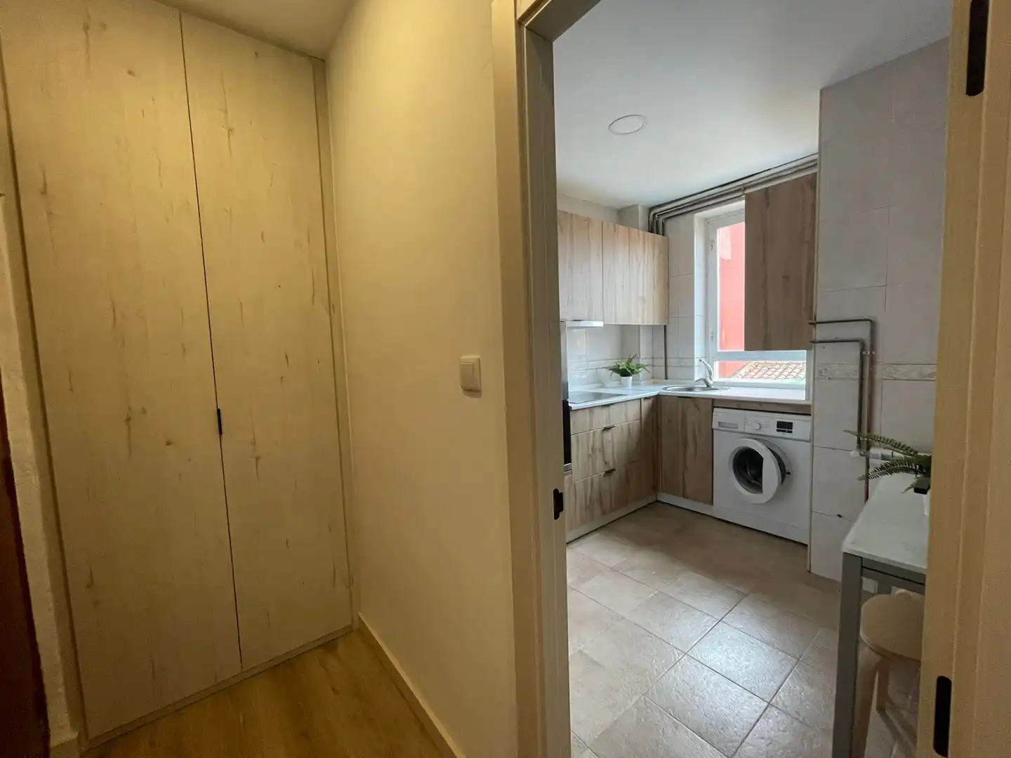 Cuina de Apartament de lloguer en León Capital  amb Calefacció, Parquet i Moblat