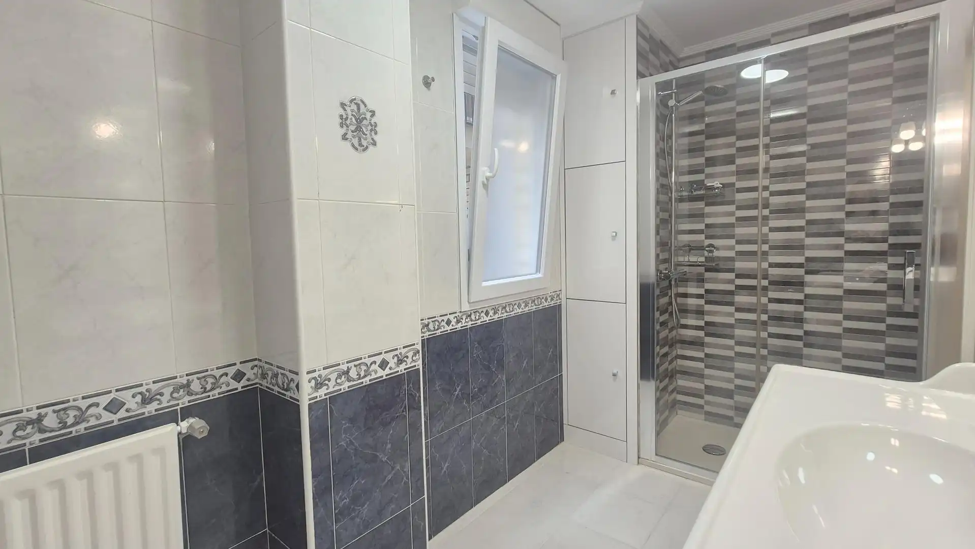 Baño de Piso de alquiler en Salamanca con Calefacción, Parquet y Amueblado