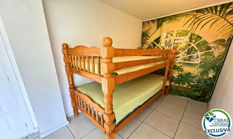 Dormitori de Apartament en venda en Roses amb Calefacció i Moblat