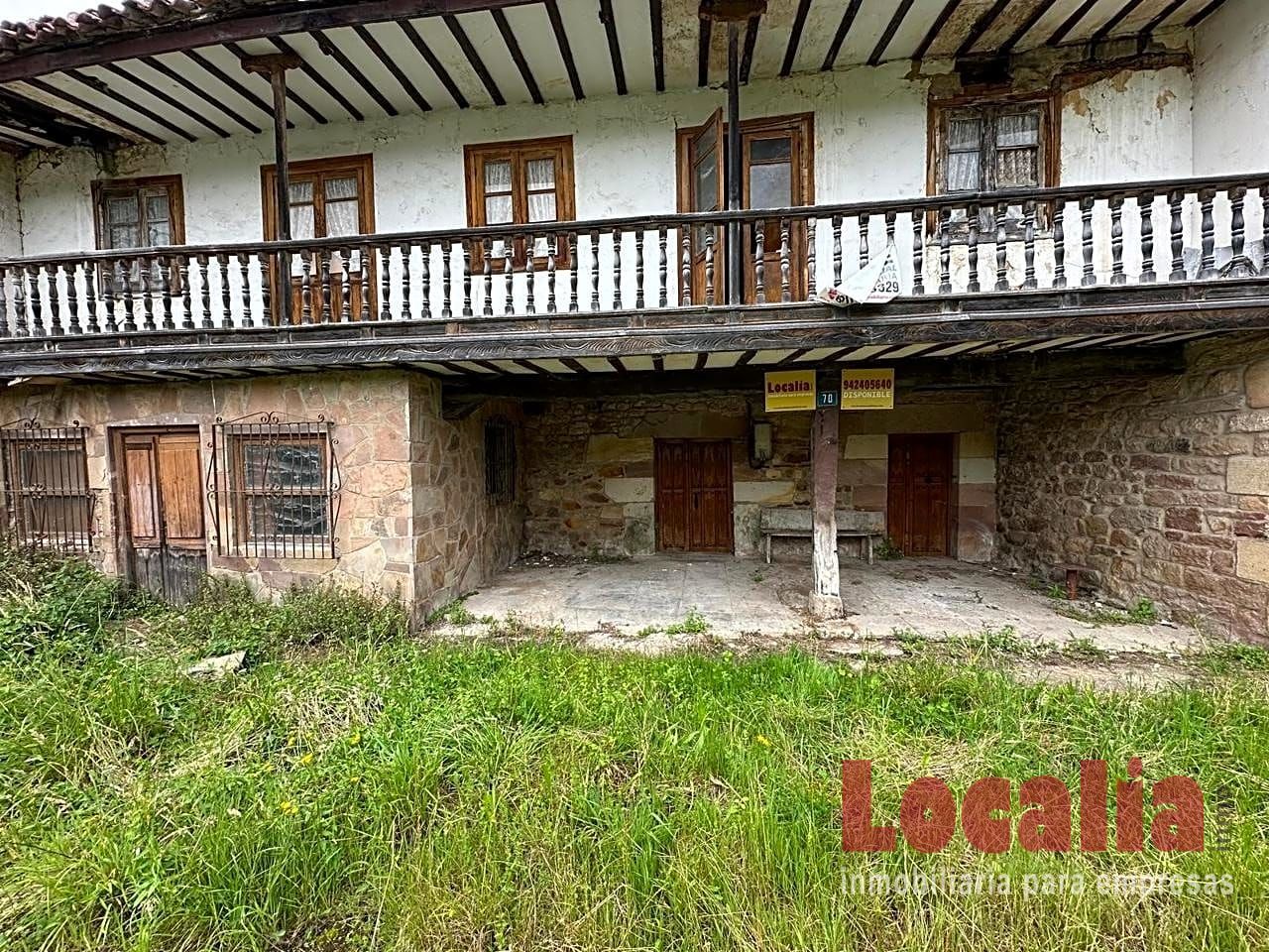 Vista exterior de Casa o xalet en venda en Torrelavega  amb Jardí privat
