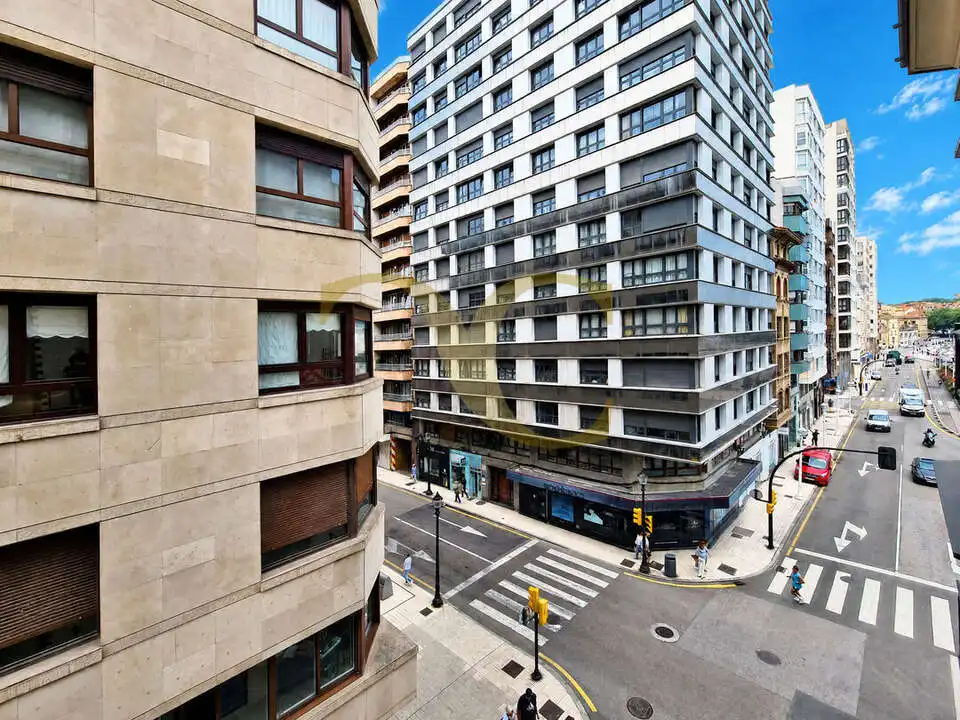 Vista exterior de Pis de lloguer en Gijón  amb Calefacció