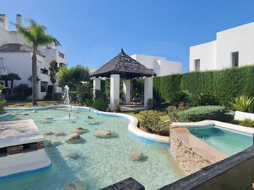 Pis amb piscina en venda a Río Real - Los Monteros