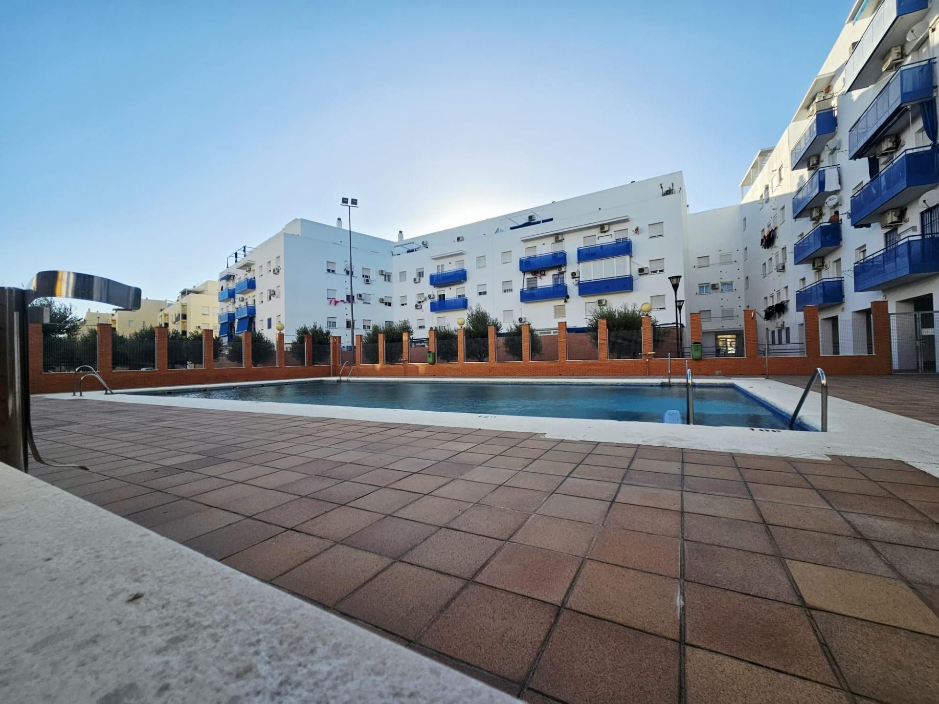 Vista exterior de Pis en venda en El Puerto de Santa María amb Aire condicionat, Terrassa i Piscina comunitària