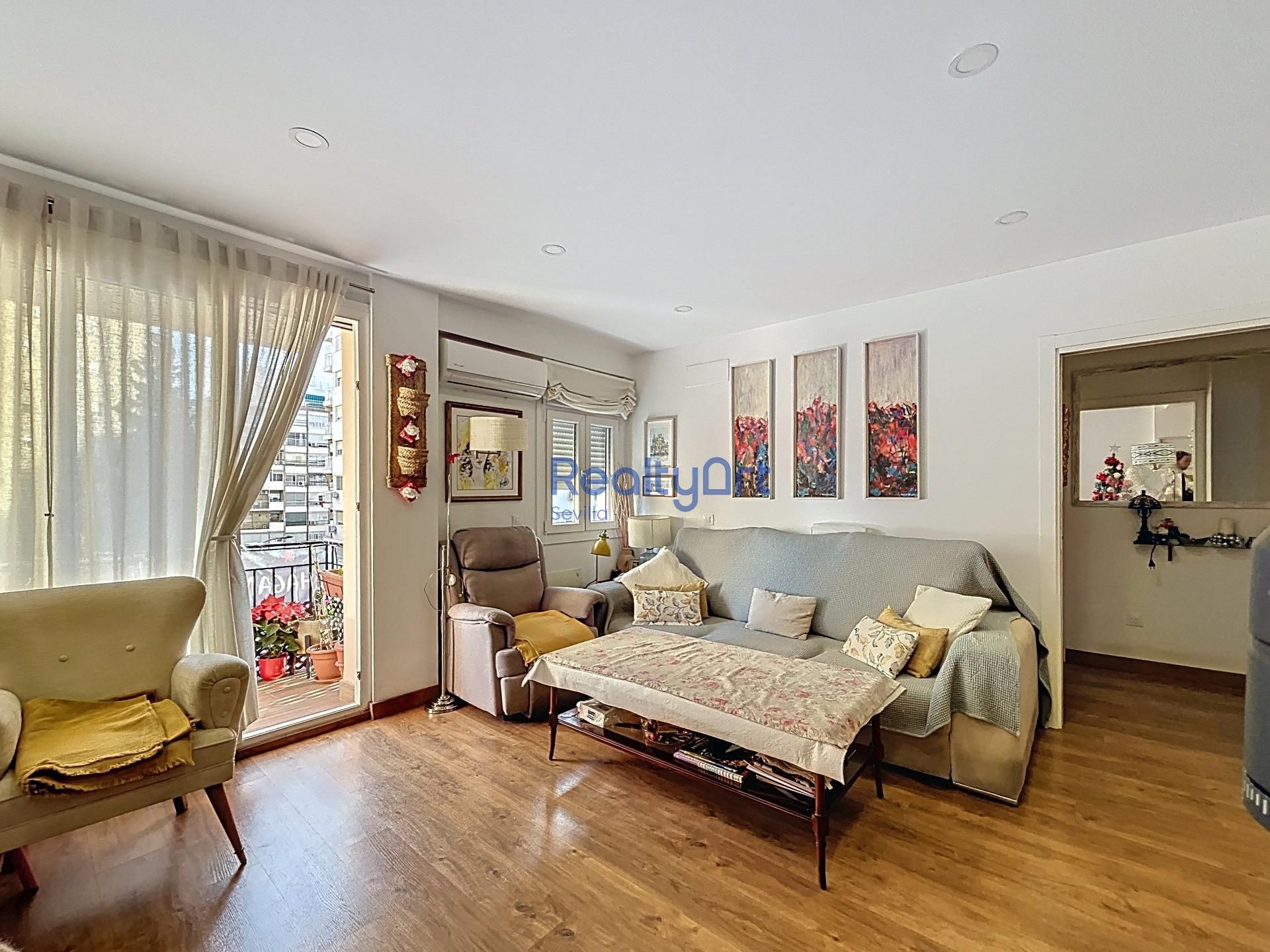 Living room of Flat for sale in  Sevilla Capital  with Air Conditioner, Heating and Terrace