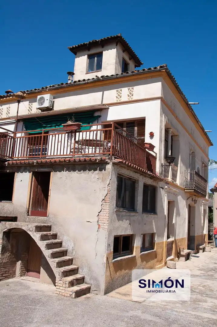 Vista exterior de Finca rústica en venda en Manresa amb Jardí privat, Terrassa i Traster