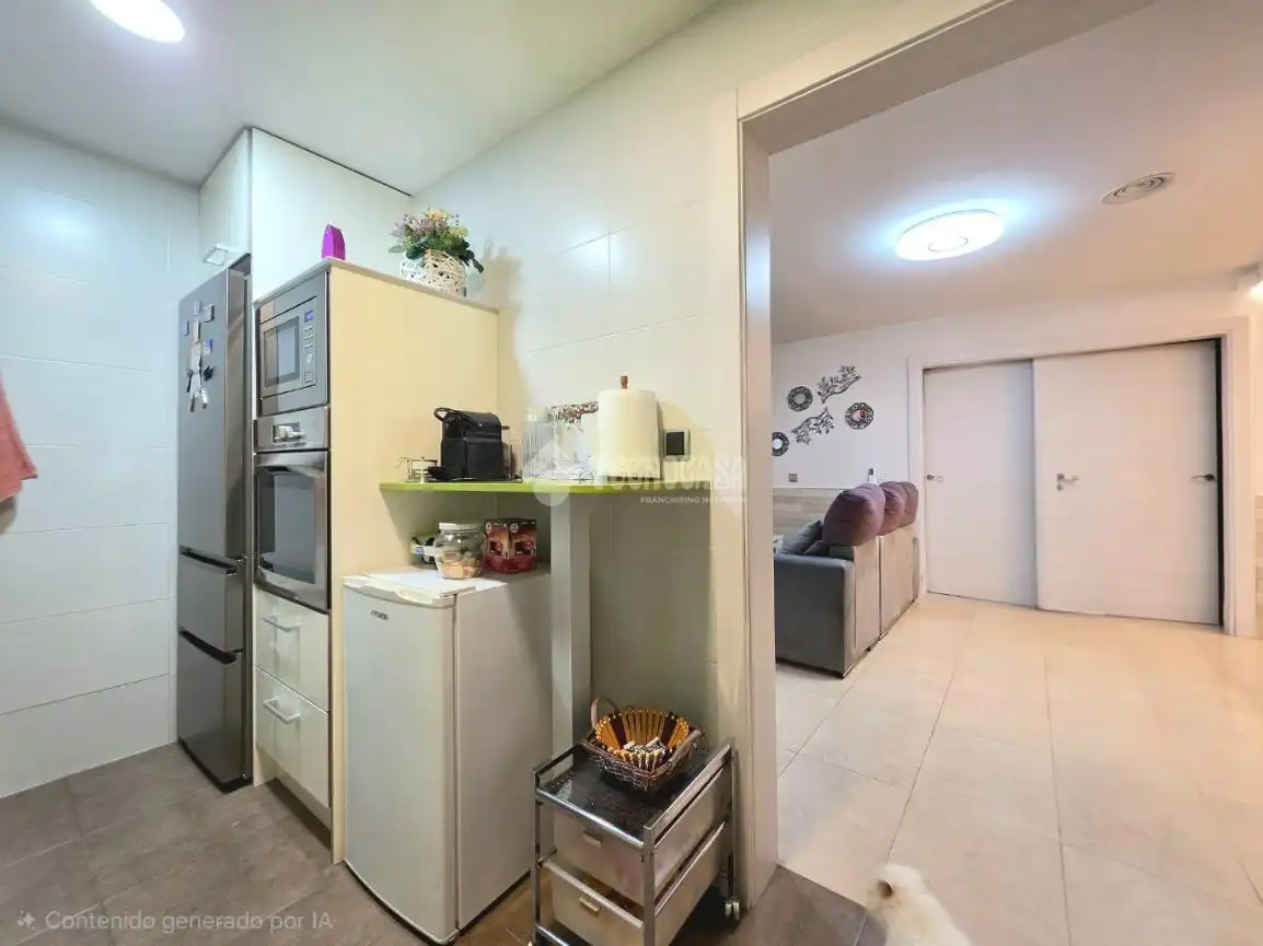 Cuina de Pis en venda en Santa Coloma de Gramenet amb Calefacció i Parquet
