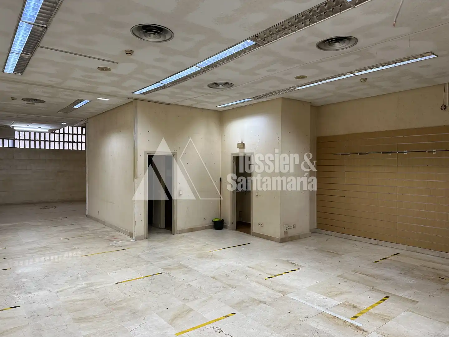 Gewerbefläche zur Miete in Calle Poeta Alfonso Camín, imagen 4