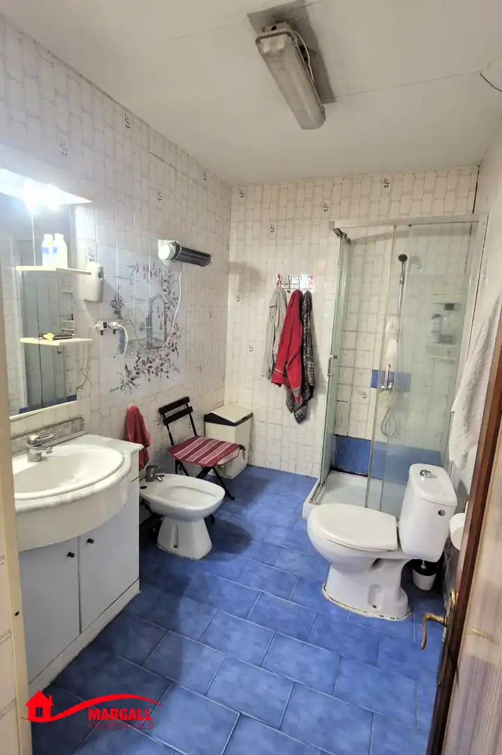 Baño de Piso en venta en Manises con Aire acondicionado, Terraza y Amueblado