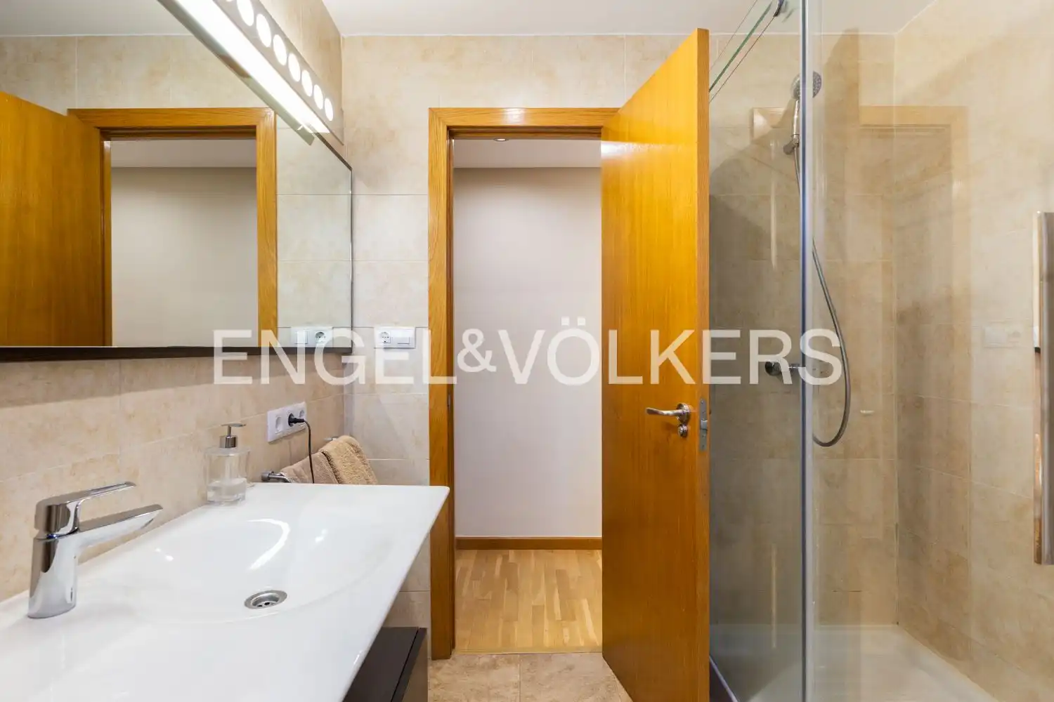 Baño de Piso en venta en Valencia con Aire acondicionado, Calefacción y Balcón