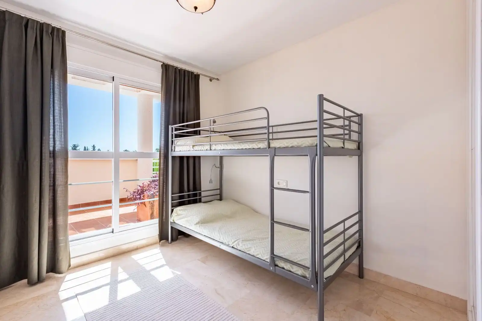 Dormitori de Àtic en venda en Estepona amb Terrassa, Internet i Piscina comunitària