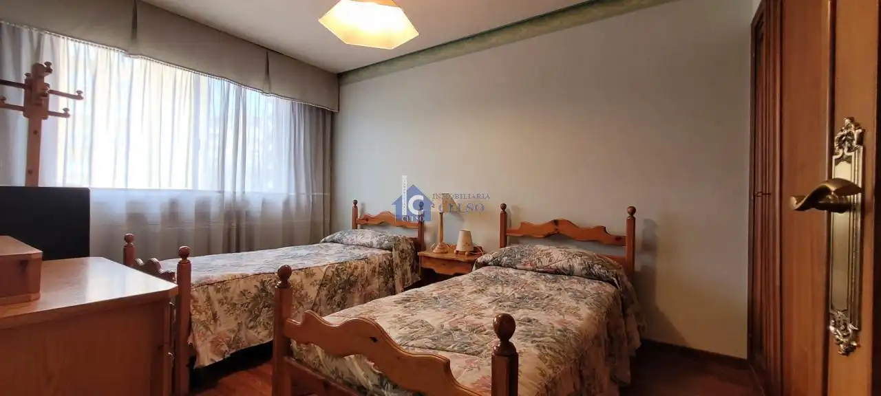 Habitación de Piso en venta en Ourense Capital  con Calefacción y Amueblado