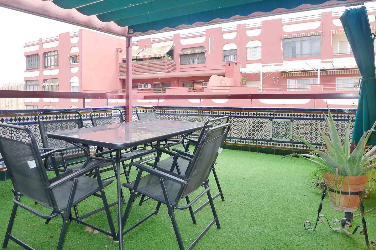 Terrassa de Pis de lloguer en  Sevilla Capital amb Aire condicionat, Calefacció i Terrassa
