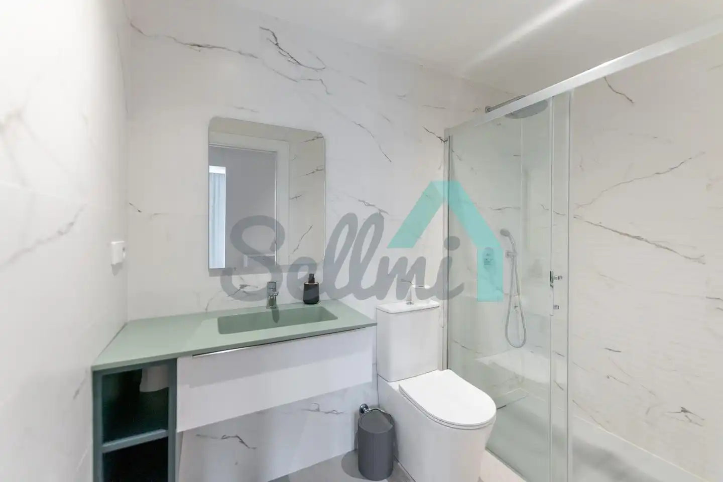 Baño de Piso para compartir en Oviedo  con Aire acondicionado, Calefacción y Jardín privado