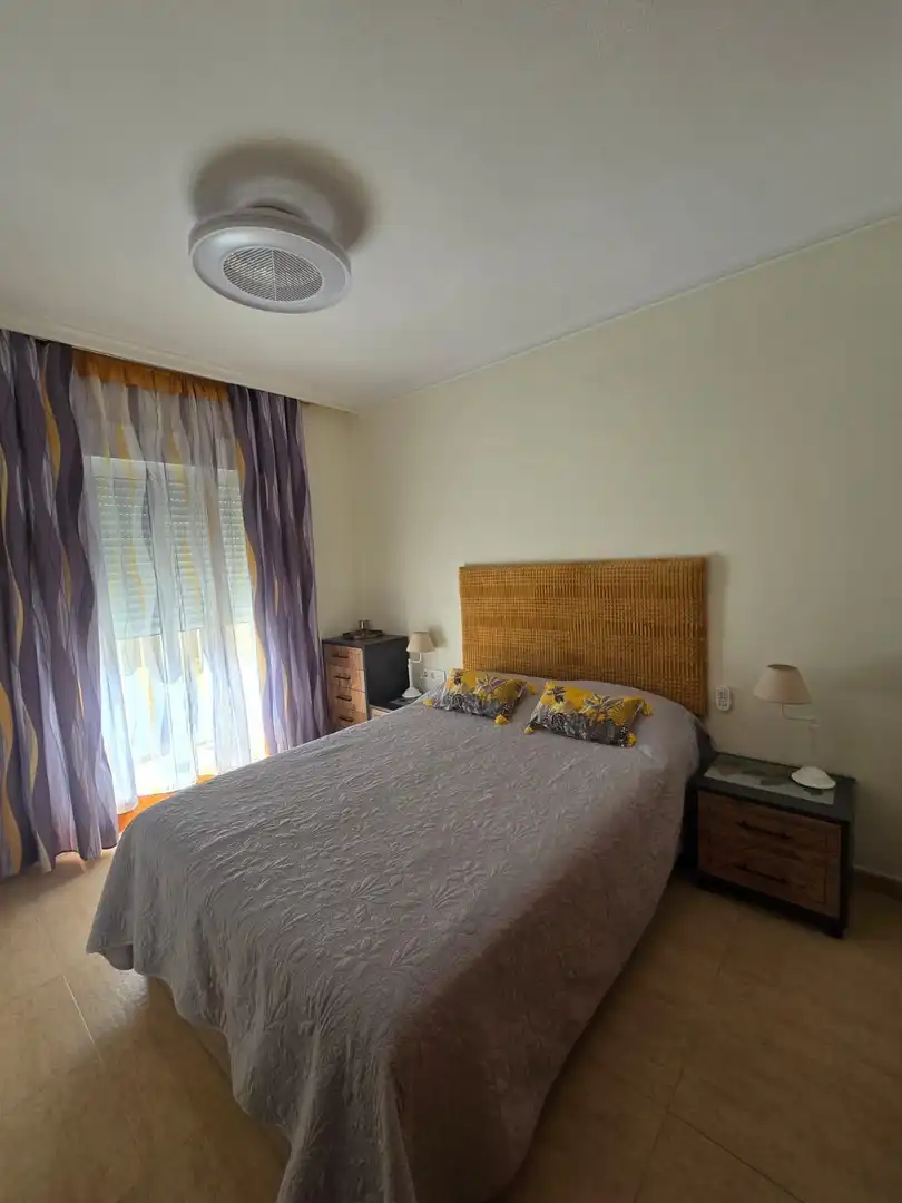 Schlafzimmer von Einfamilien-Reihenhaus zur Miete in Torrevieja mit Klimaanlage, Heizung und Privatgarten