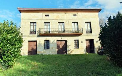 Vista exterior de Casa o xalet en venda en Bárcena de Cicero amb Jardí privat, Terrassa i Traster
