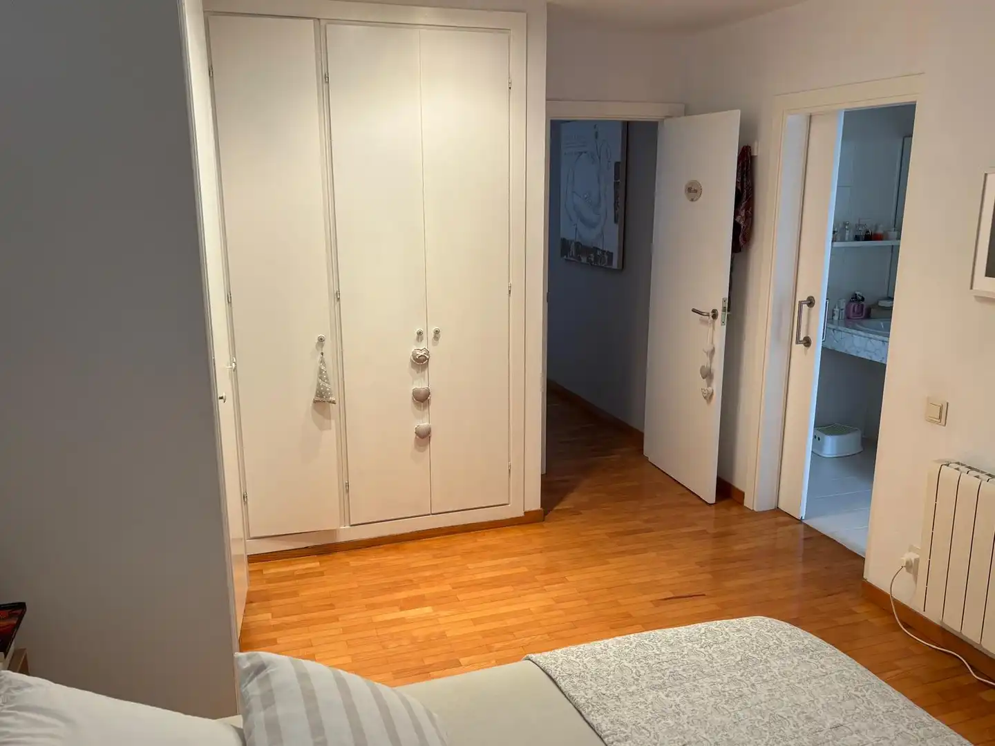Schlafzimmer von Einfamilien-Reihenhaus zum Verkauf in Calella mit Klimaanlage, Heizung und Privatgarten