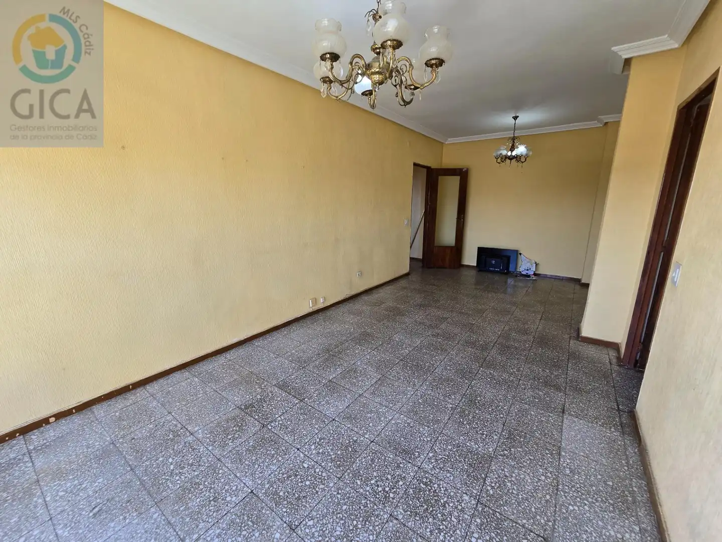 Sala d'estar de Pis en venda en Algeciras amb Jardí privat