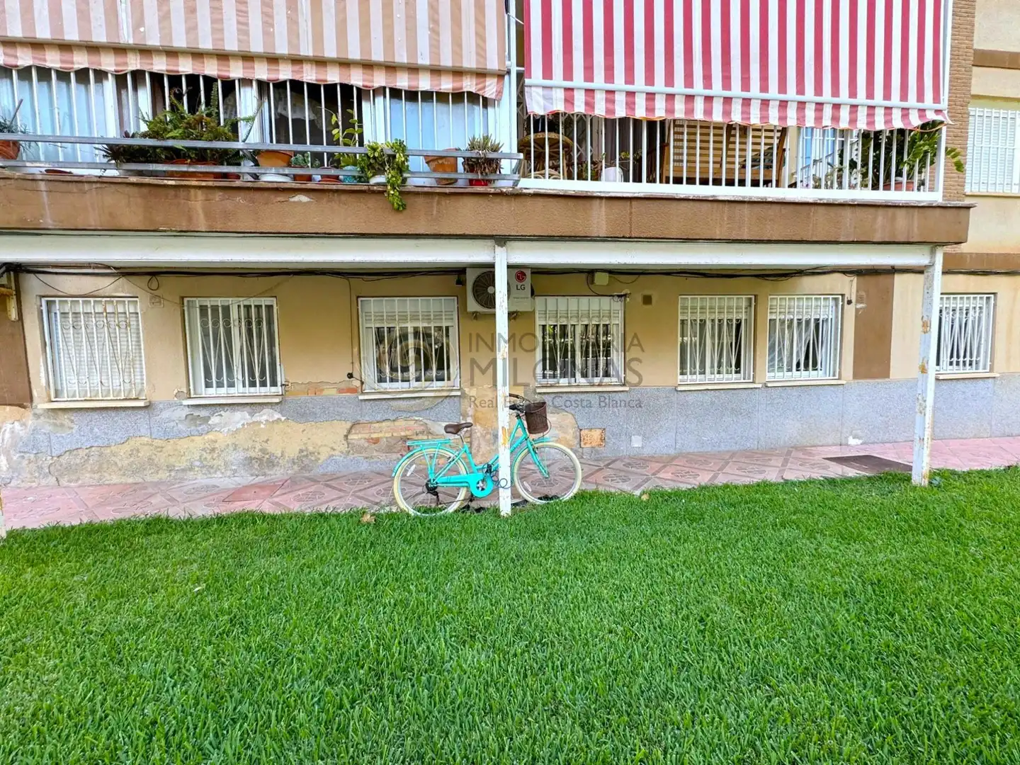 Vista exterior de Estudio en venta en Benidorm con Aire acondicionado, Jardín privado y Amueblado