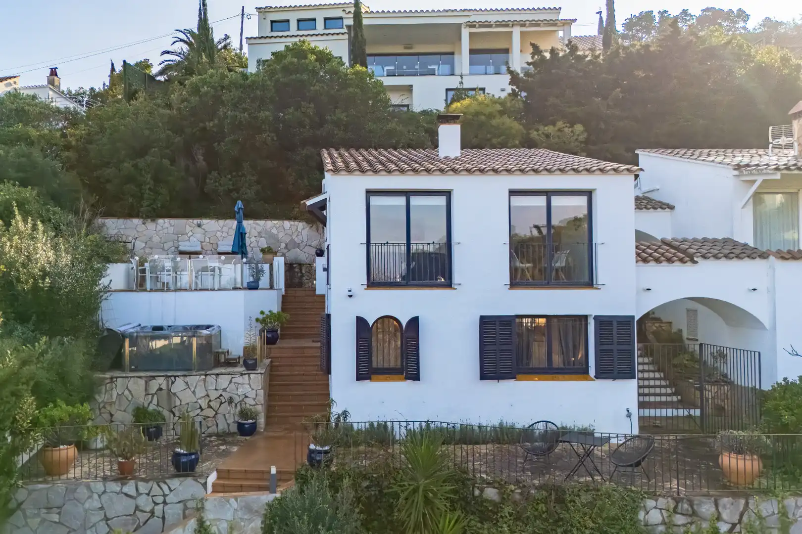 Außenansicht von Einfamilien-Reihenhaus zum Verkauf in Begur mit Klimaanlage, Heizung und Terrasse