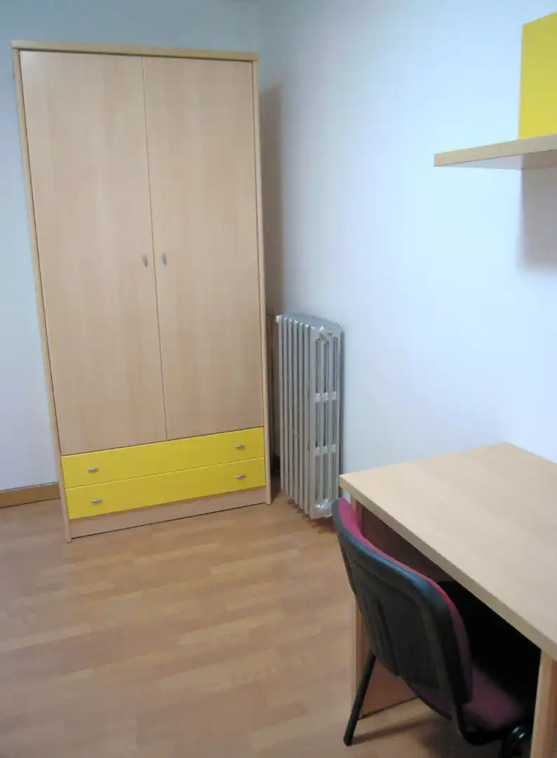 Bedroom of Flat for rent in Zaragoza  with Heating, Parquet flooring and Furnished