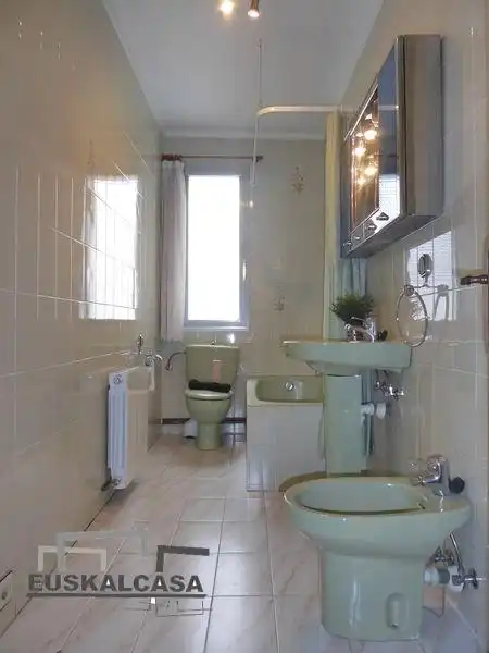 Bathroom of Flat for sale in Bilbao   with Heating and Balcony