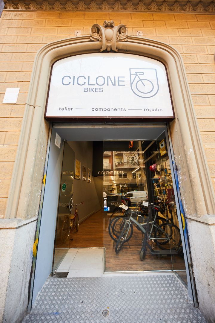 Premises for sale in  Barcelona Capital  with Parquet flooring and Alarm