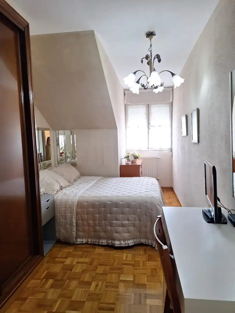 Schlafzimmer von Maisonette zum Verkauf in Oviedo  mit Heizung, Terrasse und Abstellraum