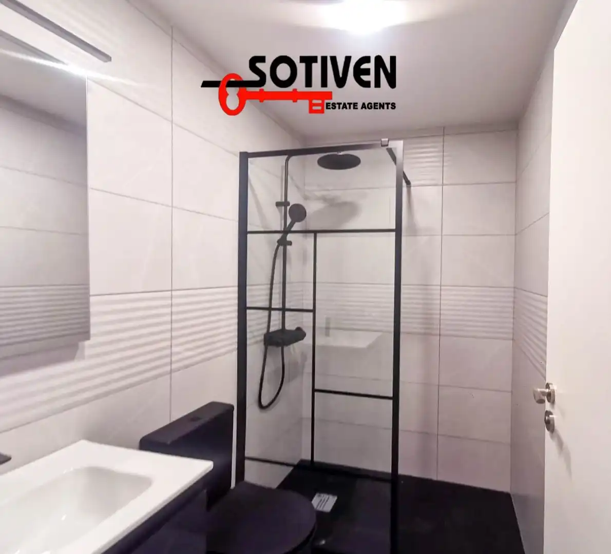 Badezimmer von Einfamilien-Reihenhaus zum Verkauf in Guía de Isora mit Klimaanlage, Terrasse und Balkon