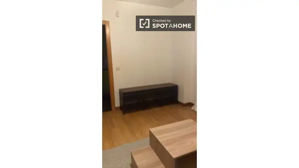 Flat for rent in Madrid  with Air Conditioner, Heating and Furnished