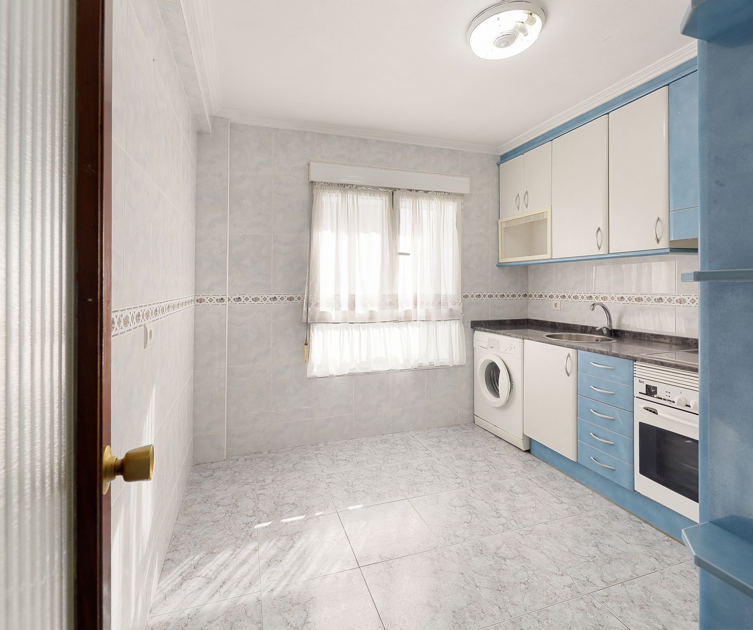 Kitchen of Flat for sale in Gijón   with Heating and Parquet flooring