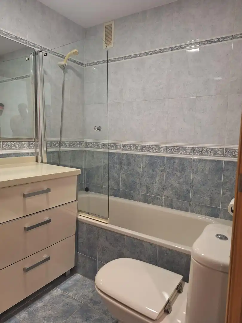 Bany de Pis de lloguer en Murcia amb Aire condicionat, Moblat i Balcó