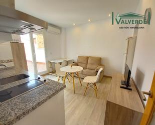 Living room of Attic to rent in  Granada Capital  with Air Conditioner, Heating and Furnished