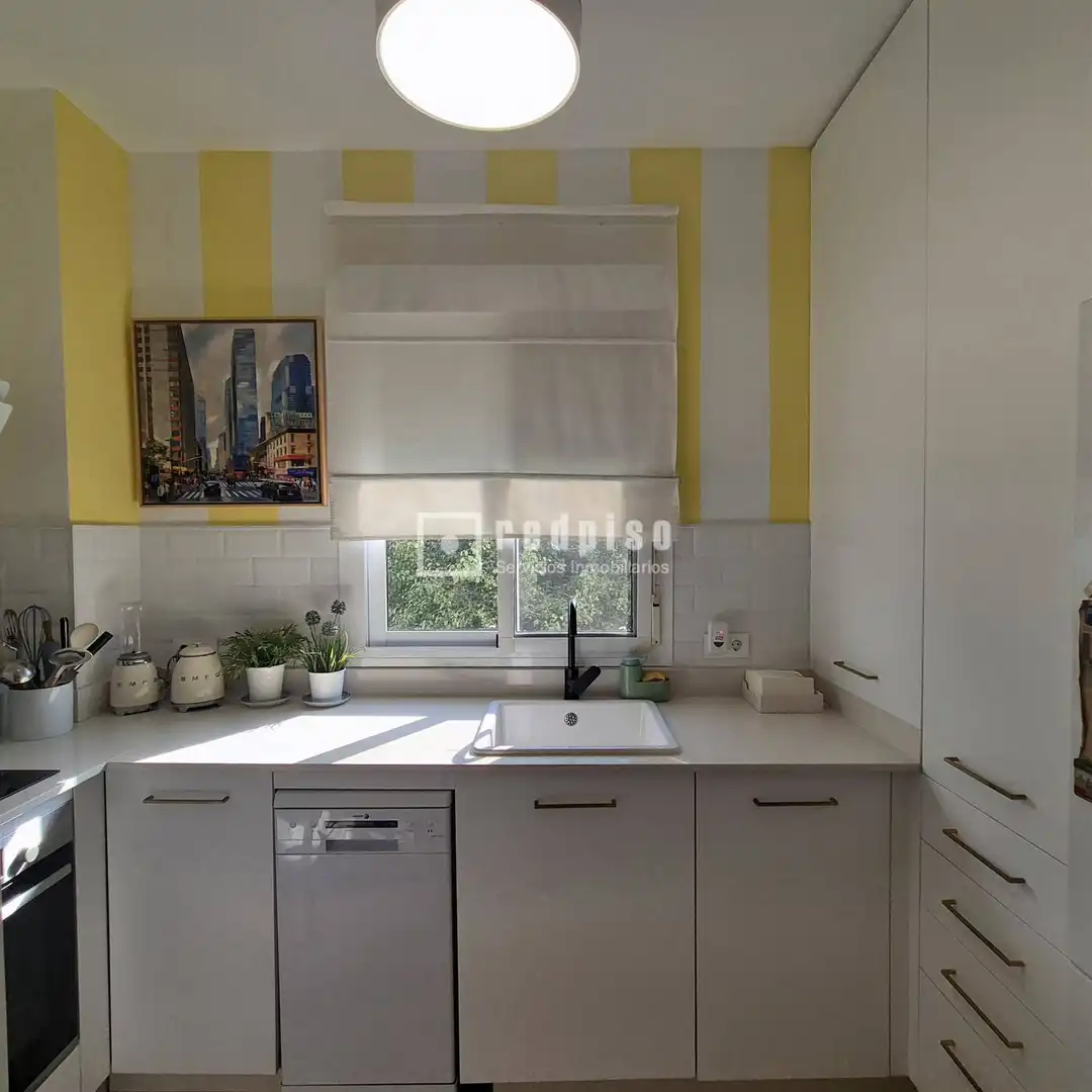 Cuina de Pis en venda en Sevilla amb Aire condicionat i Terrassa