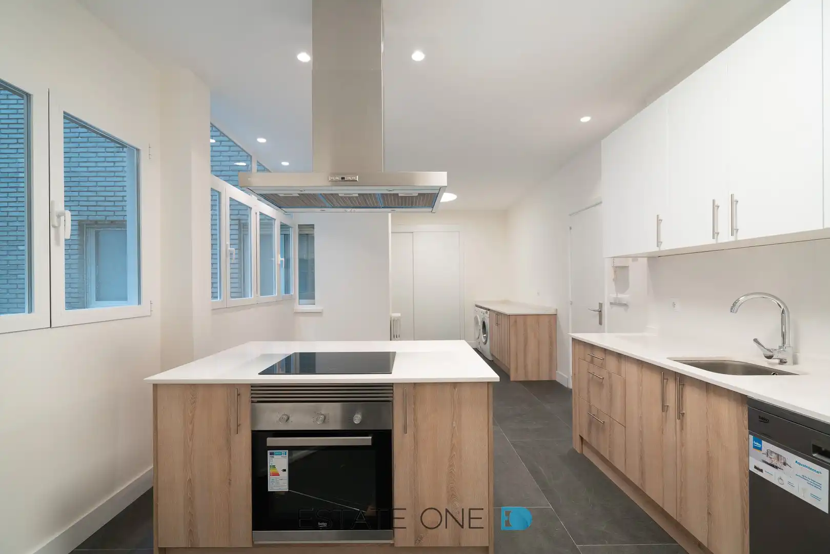 Kitchen of Flat for rent in Madrid  with Air Conditioner, Heating and Parquet flooring