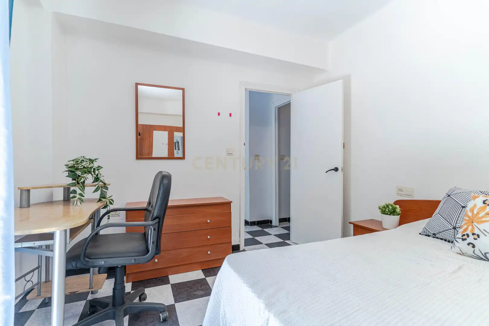 Bedroom of Flat for sale in Granada  with Air Conditioner and Balcony