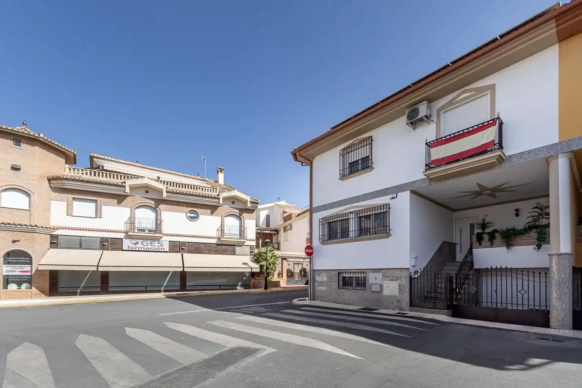 Vista exterior de Casa adosada en venta en Peligros con Aire acondicionado, Calefacción y Terraza