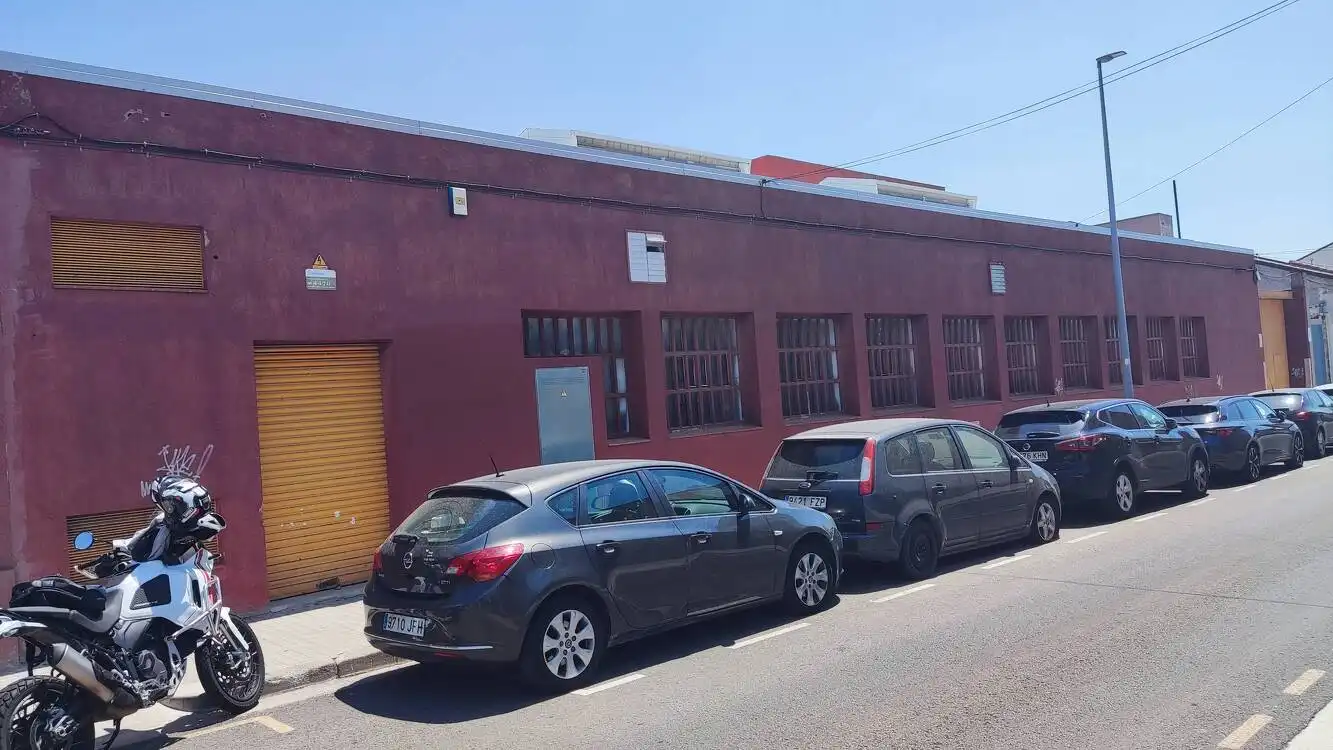 Außenansicht von Fabrikhallen zur Miete in Barberà del Vallès