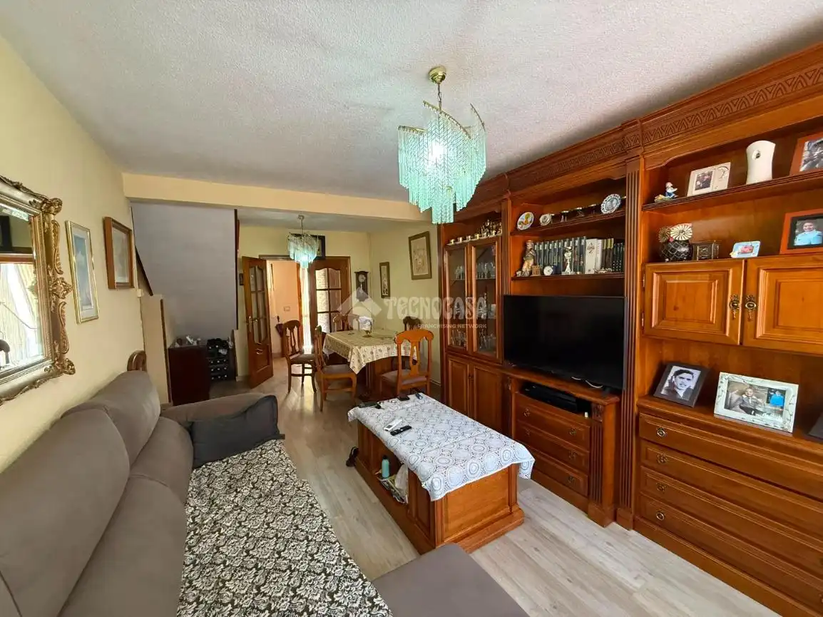 Sala d'estar de Casa adosada en venda en Almorox amb Aire condicionat, Calefacció i Terrassa
