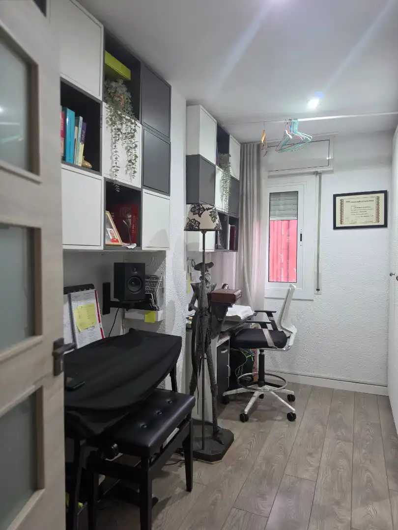 Bedroom of Flat for sale in L'Hospitalet de Llobregat  with Air Conditioner, Parquet flooring and Furnished