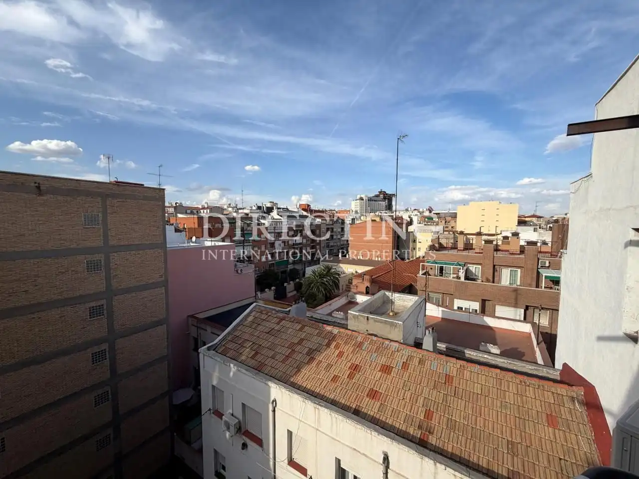 Exterior view of Attic for rent in Barrio de Salamanca