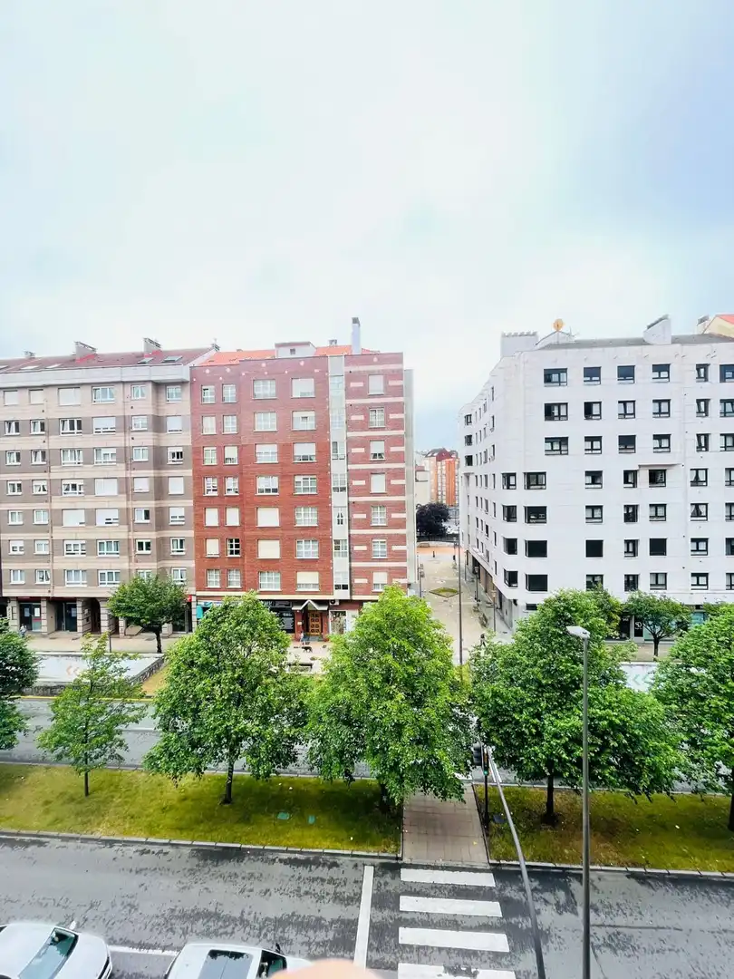 Außenansicht von Wohnungen zum Verkauf in Gijón  mit Heizung und Parkett