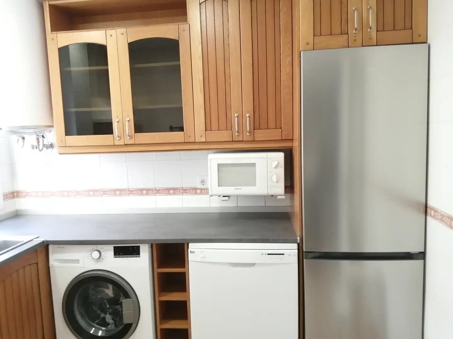 Cuina de Pis de lloguer en Cádiz amb Moblat, Forn i Rentadora