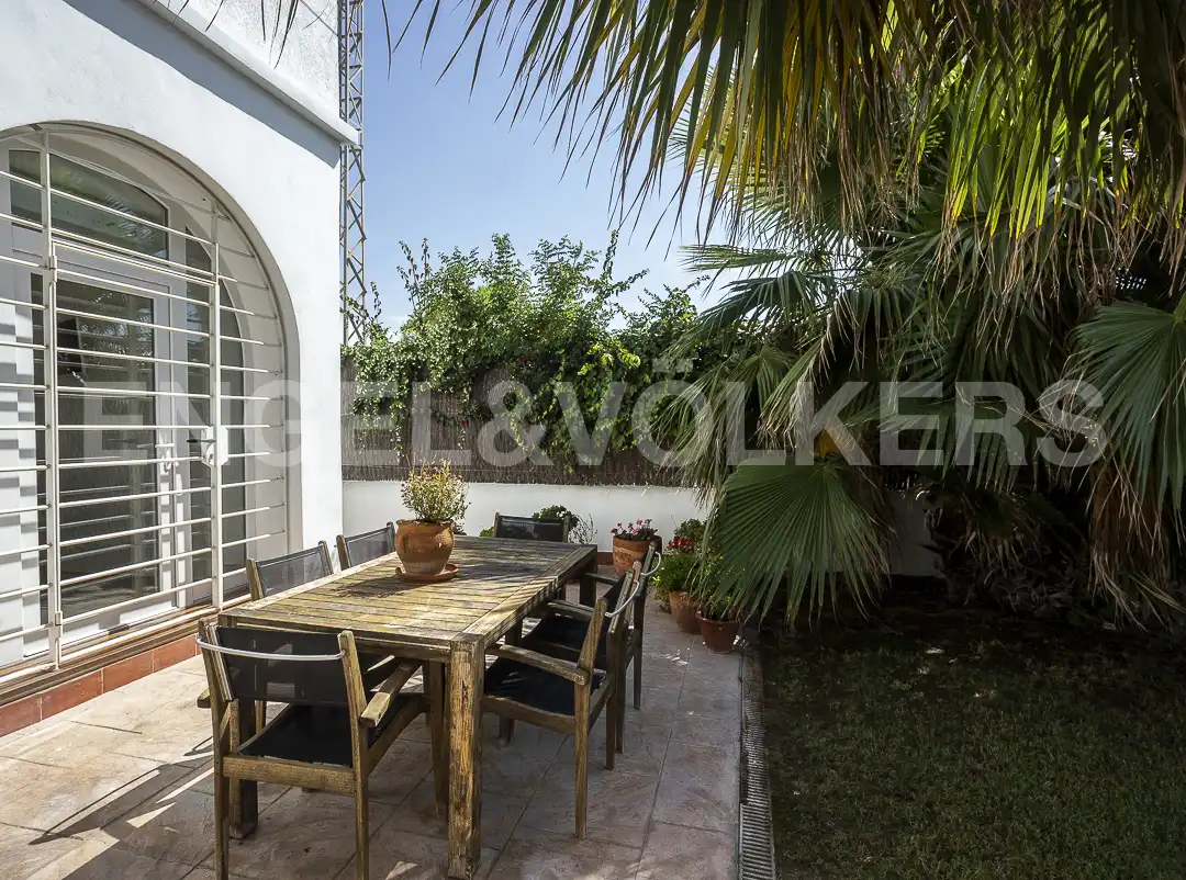 Terrassa de Casa o xalet en venda en Vilanova i la Geltrú amb Calefacció, Jardí privat i Piscina